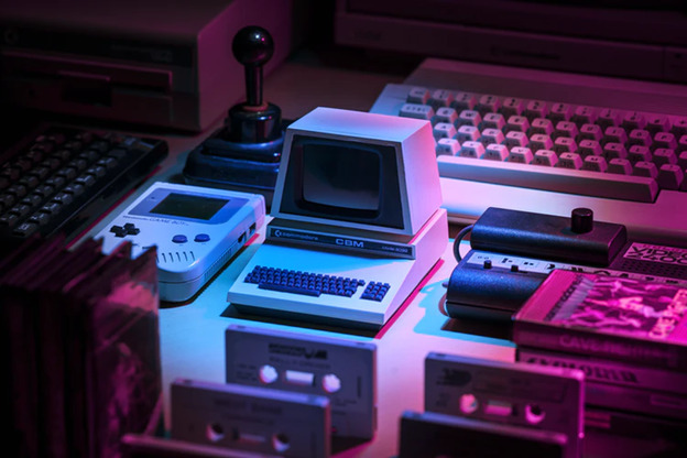 picture of old computer, gameboy, cassettes and keyboards