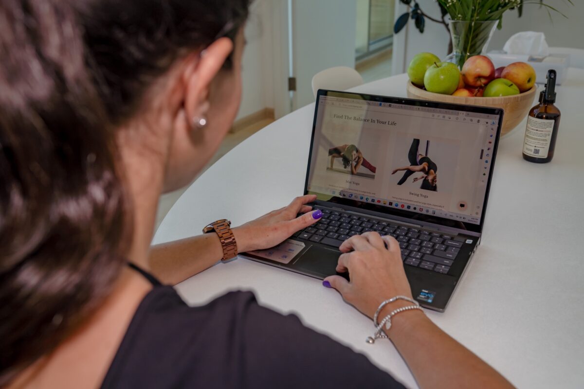 Yara the yoga instructor, founder and CEO at Serendipity checks her website