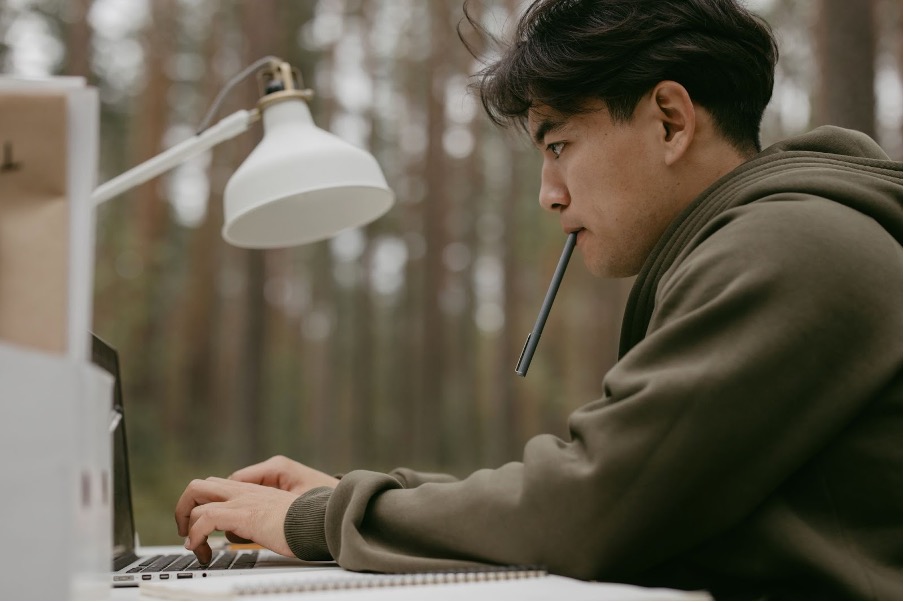 man typing on laptop