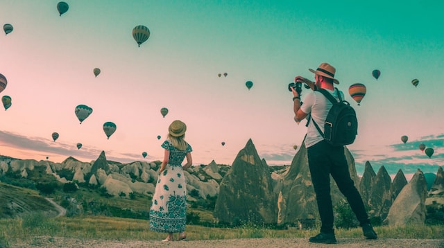 What is a Blog Couple Watching Balloons