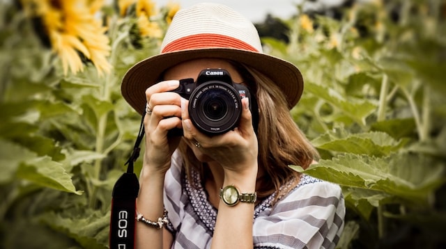 How to Manage a Business Instagram Woman with Camera