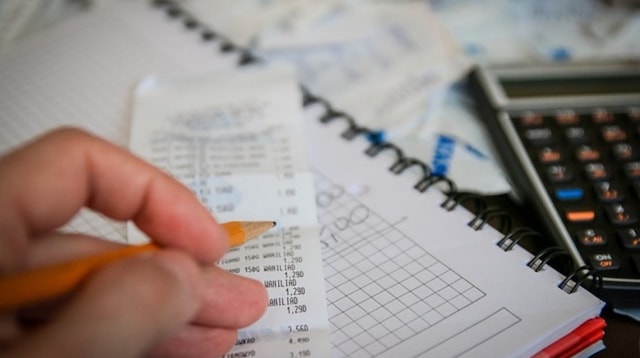 How to Start a Business Person Estimating Costs