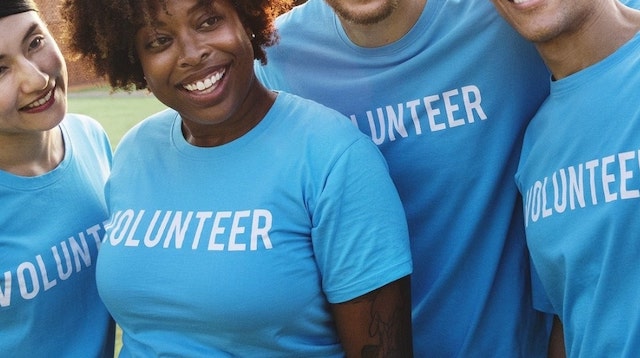 People volunteering