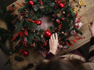 Person holding a Christmas wreath