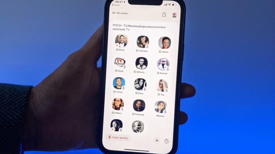 Social-App Clubhouse- Was ist die App und warum wird sie so gehypt_Phone