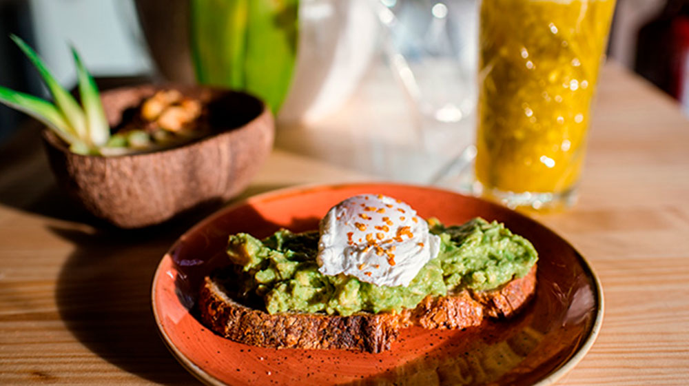 Tostada de aguacate y huevo La Espumosa Bar