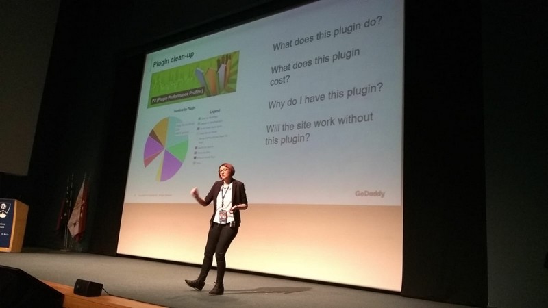 Imagen de la ponencia de Roxana Stingu en la WordCamp Porto 2018