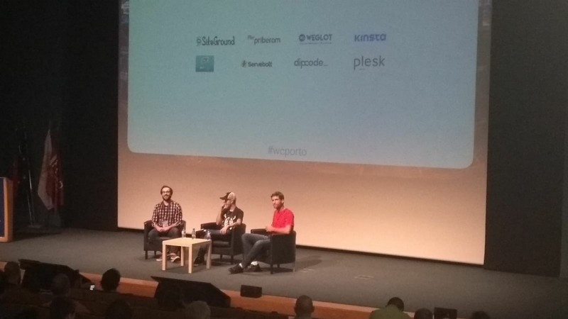 Imagen de la mesa redonda del equipo de WooCommerce en WordCamp Porto 2018