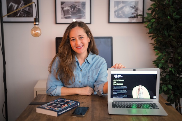 Entrevista a Lorena Macías, creadora de Hazme una publi así