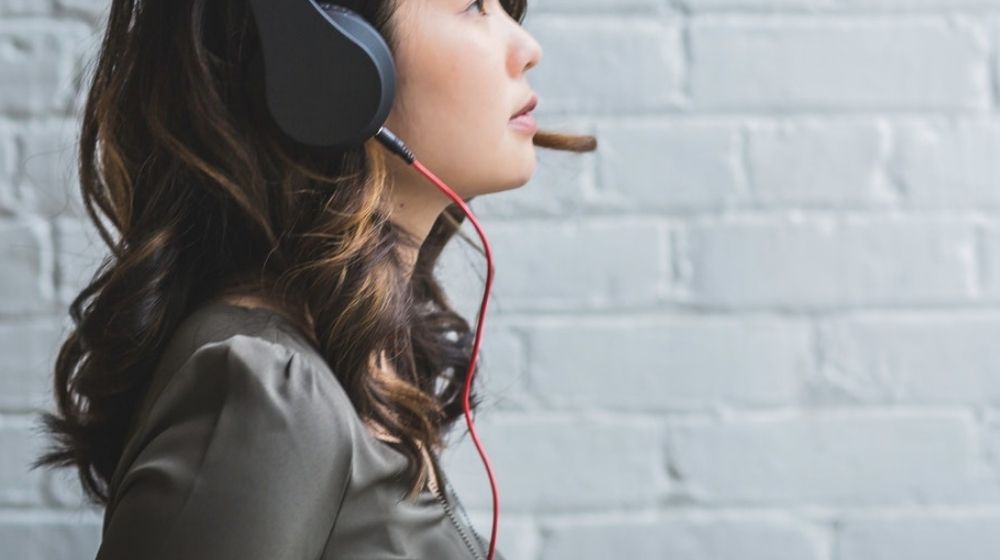 Woman sitting at desk talking via a headset