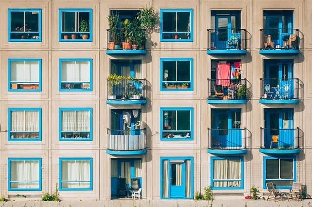 Photo of the outside of an apartment building