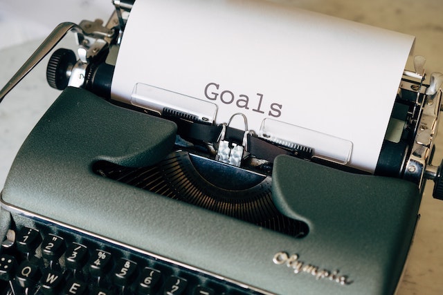 Typewriter with the word “Goals” on a sheet of paper