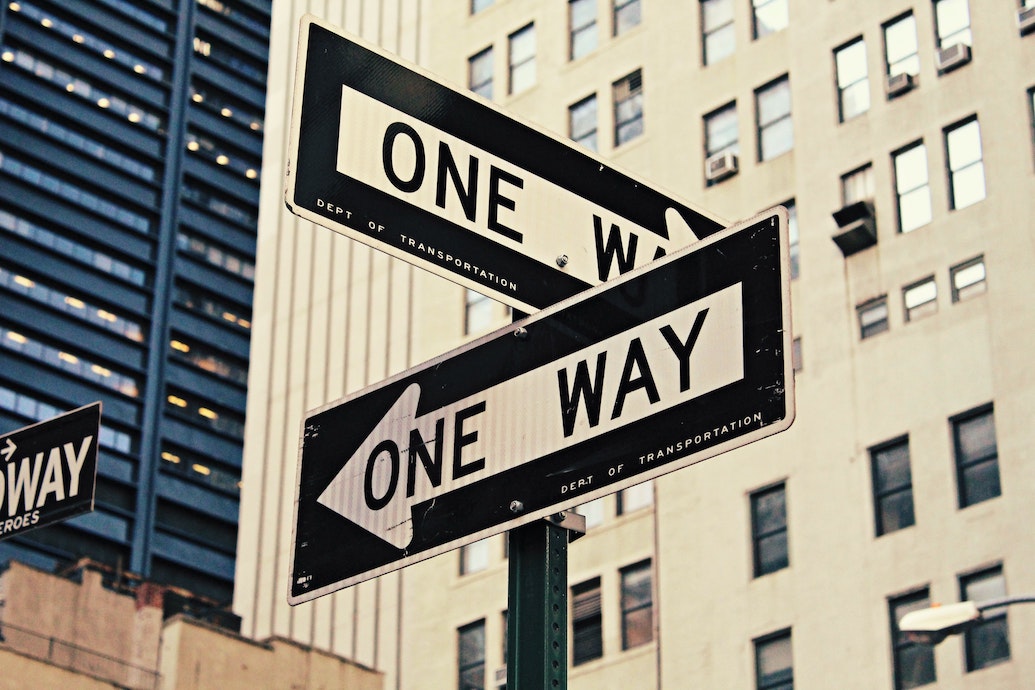 A street sign with two arrows